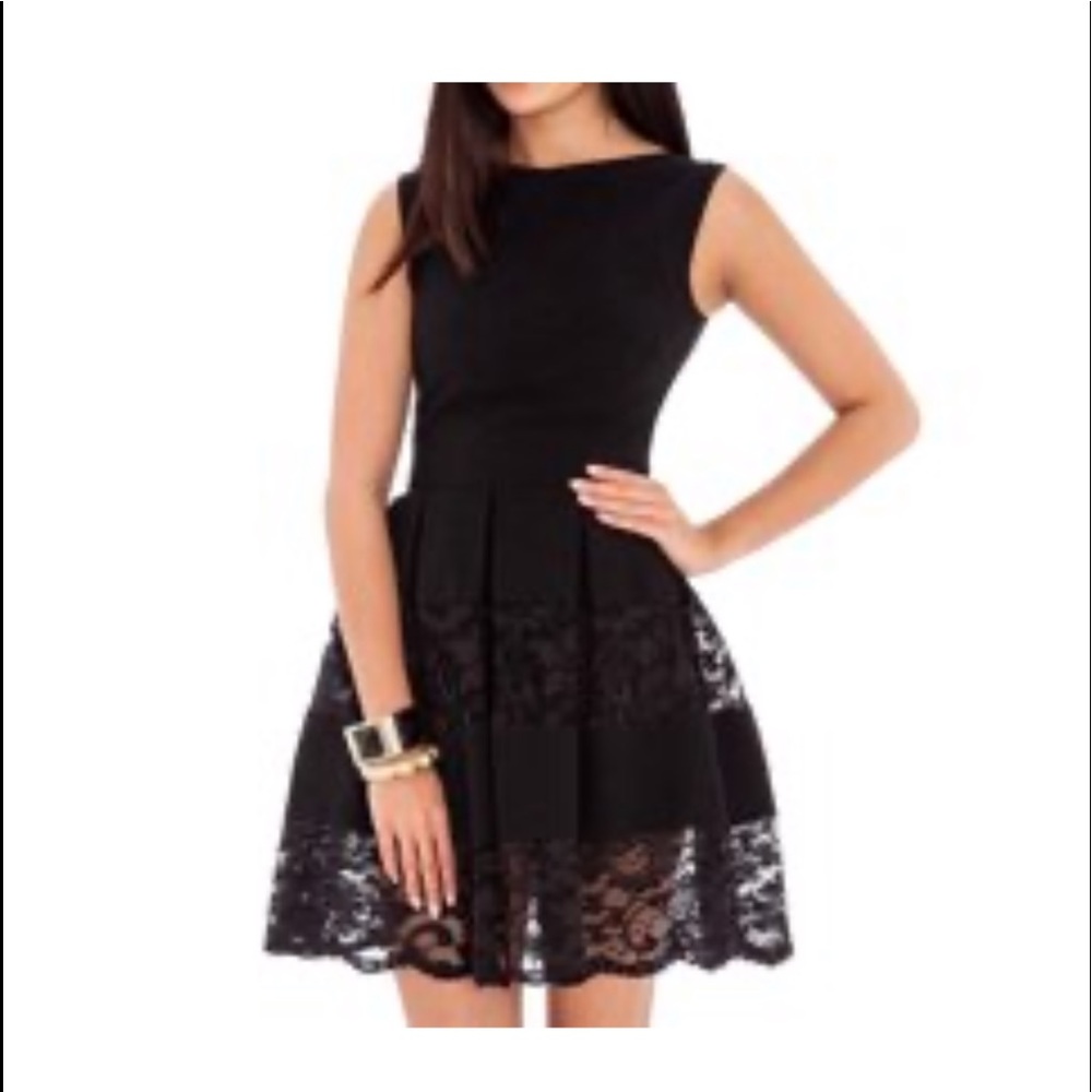 Fits 4-6 Lace accents sleeveless black knee length